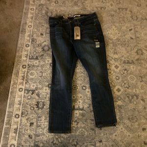 Women’s Levi’s 311